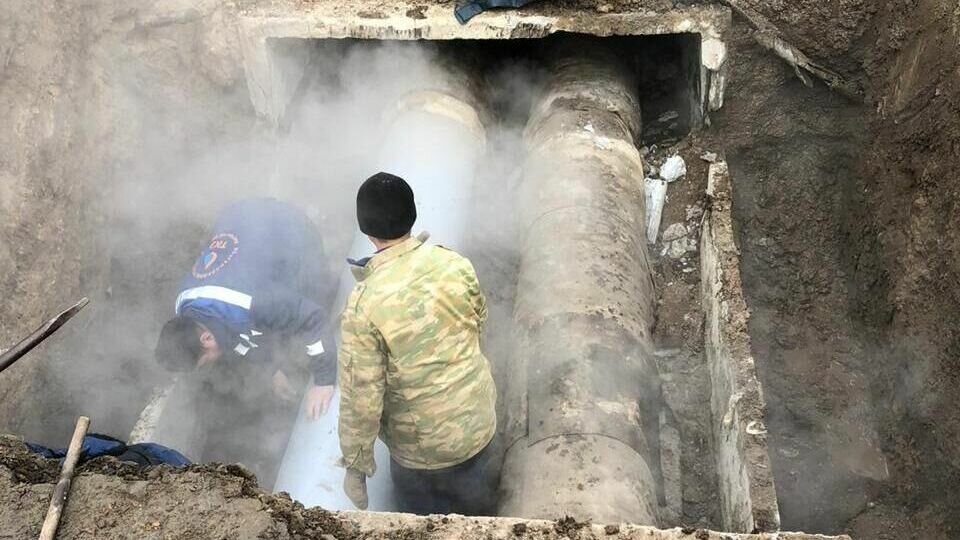     В Ростове-на-Дону 13 января из-за коммунальной аварии и ремонта без тепла остались жители домов в центре города и на Западном, сообщили в пресс-службе «Ростовских тепловых сетей»