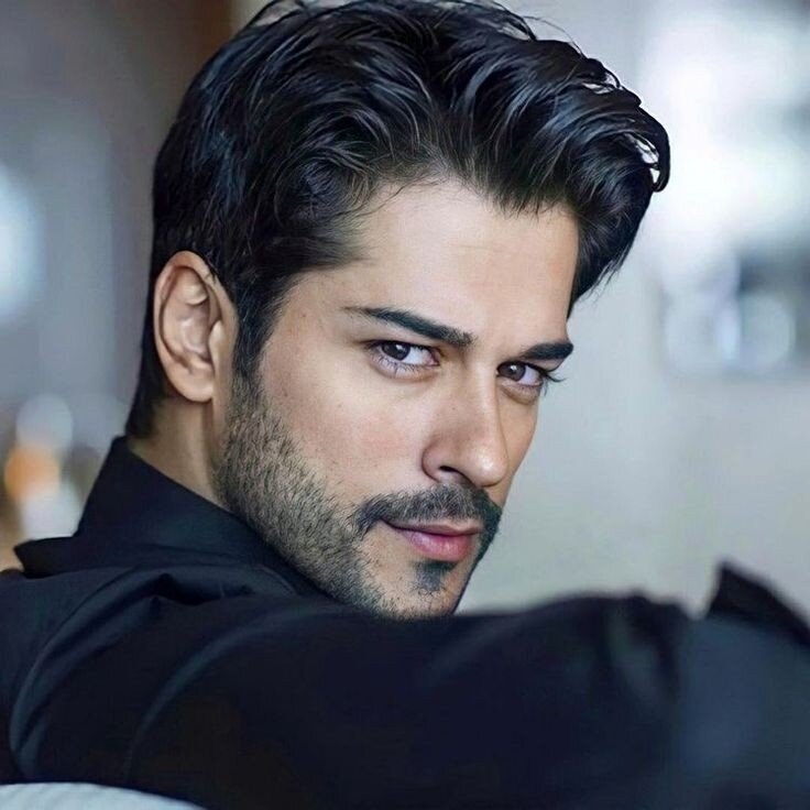 Бурак Озчивит ("Кинопоиск")