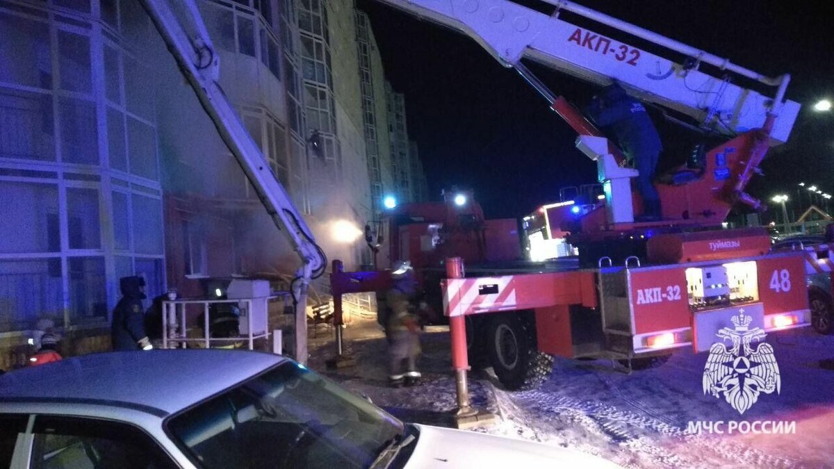     Дети были доставлены в больницу, сообщает МЧС Башкирии.