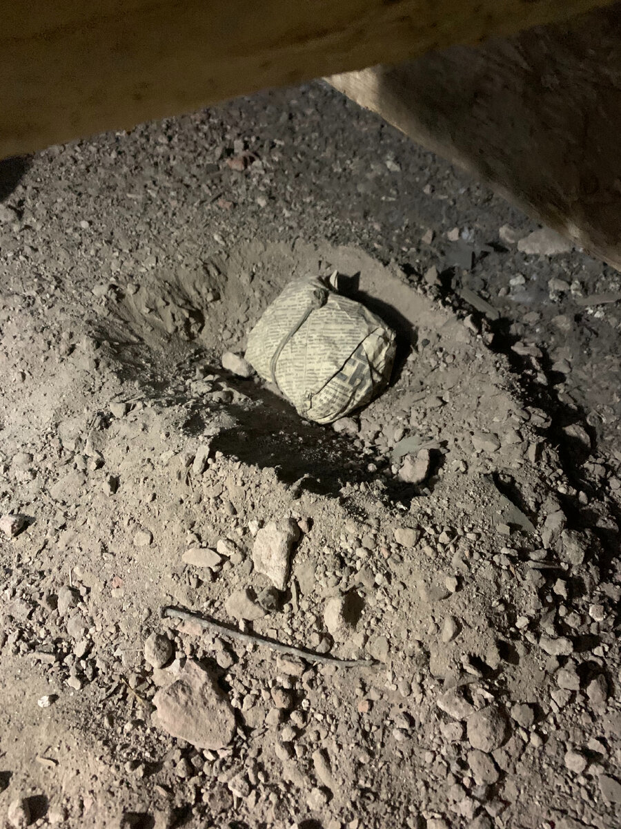 Заветный свёрток с чердака заброшке, в котором может оказаться все, что угодно! Как минимум адреналин вам в таких случаях точно обеспечен - фото из открытых источников