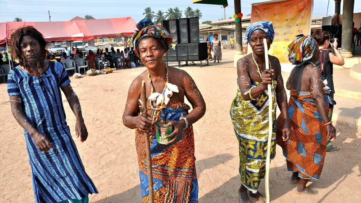     Около 500 женщин и несколько мужчин пожизненно заперты в шести лагерях на севере Ганы, обвиненные судами в том, что они ведьмы. Но с принятием новых законов скоро все закончится.