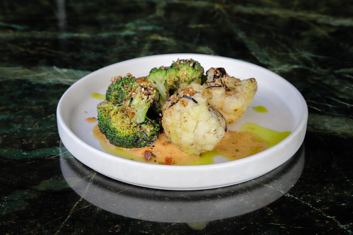    Цветная капуста и брокколи с ореховым соусом