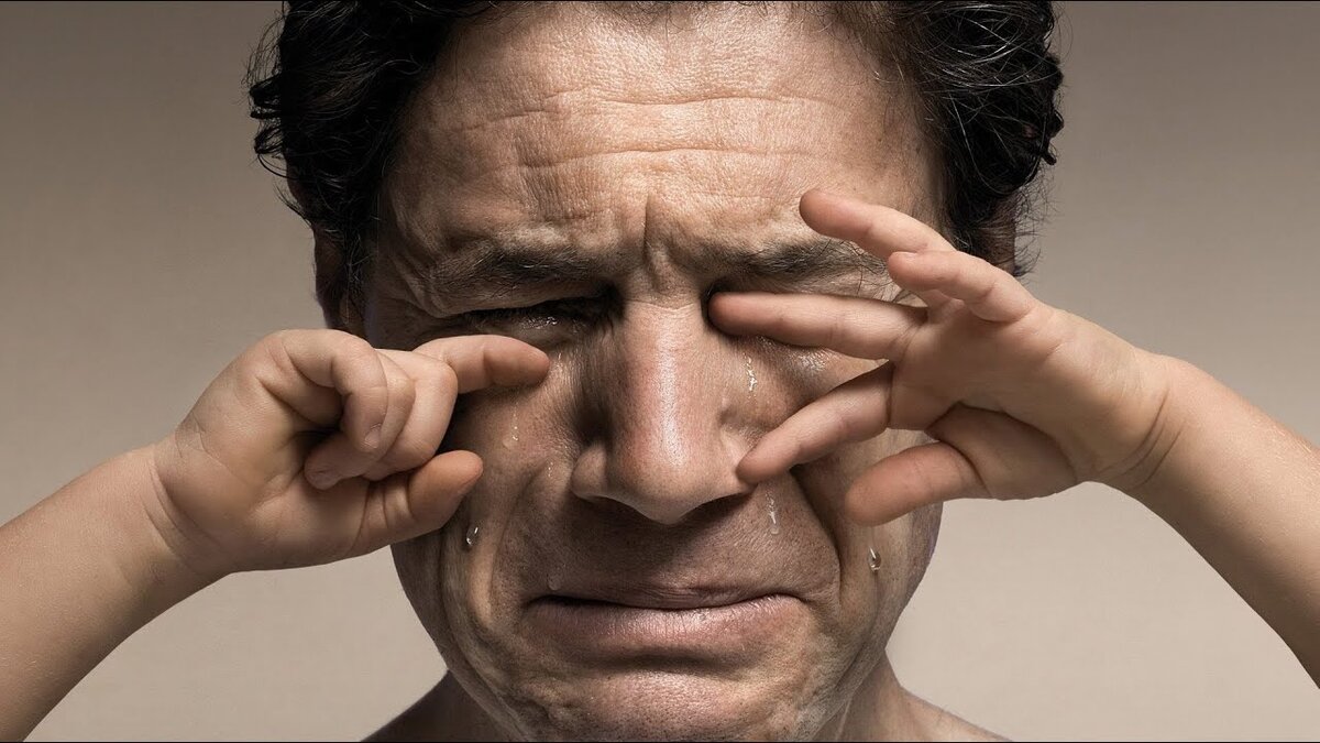 Кстати, слабохарактерных людей на Руси издавна метко называли "тряпками".