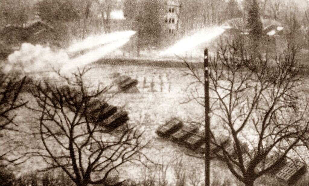    В немецких войсках "Катюшу" называли stalinorgel (сталинский орга́н) за внешний вид и характерный воющий звук при запуске ракет.Z. Szumowski, Wikipedia. Public domain