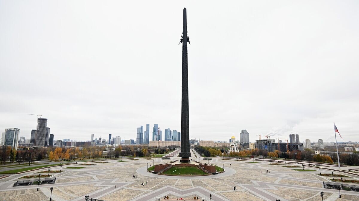    Участники флешмоба "89 регионов Российской Федерации", приуроченного ко Дню народного единства, на Поклонной горе в Москве© РИА Новости / Павел Бедняков