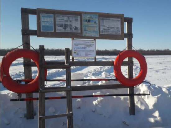     Международная ледовая переправа открылась между Поярково в Амурской области и Сюнькэ в Китае ФОТО: ГУ МЧС России по Хабаровскому краю.