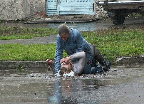 Жена изменила мужу. Супружеская измена истории из жизни. Русская жена изменяет мужу в командировке.