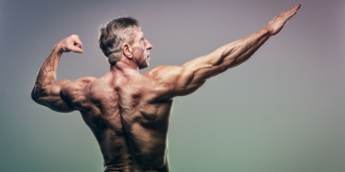 Спортивный пожилой мужчина