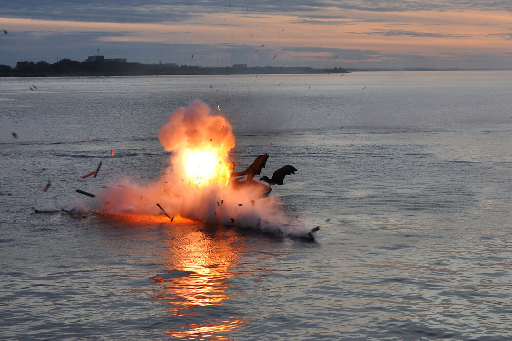 Как взрываются морские бомбы фото