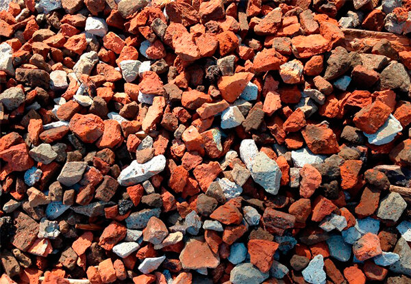 Вторичным щебнем вполне можно заменить классический гранитный