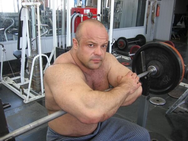 Владимир Кравцов жмет от груди 310 кг. Его принцип - гармоничное циклирование нагрузки