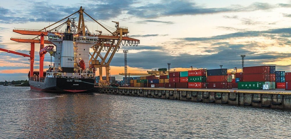 Активное развитие российской портовой промышленности в конечном счете приводит к тому, что прибалтийские страны в ходе транзитного противостояния с Российской Федерацией, которое спровоцировали...