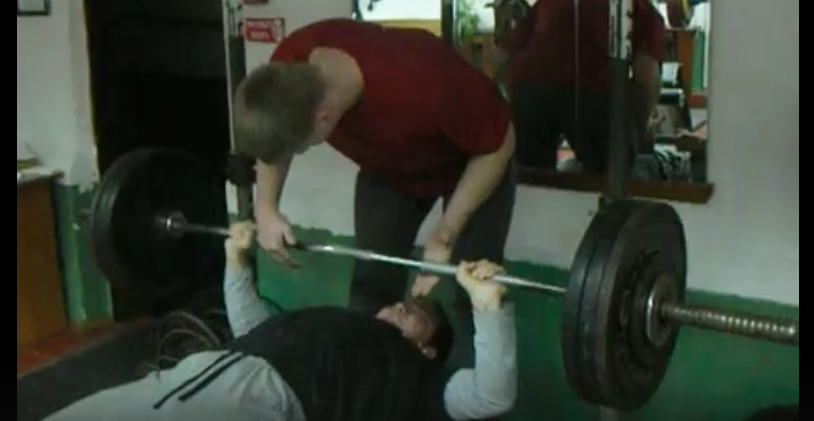 Статическое удержание своего максимума в жиме лежа 132,5 кг в районе 10 секунд