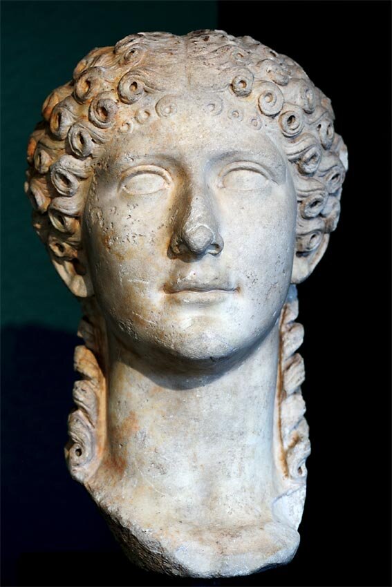 Агриппина Младшая. Мрамор. 49—50 гг. н. э. Милан, Городской археологический музей.
