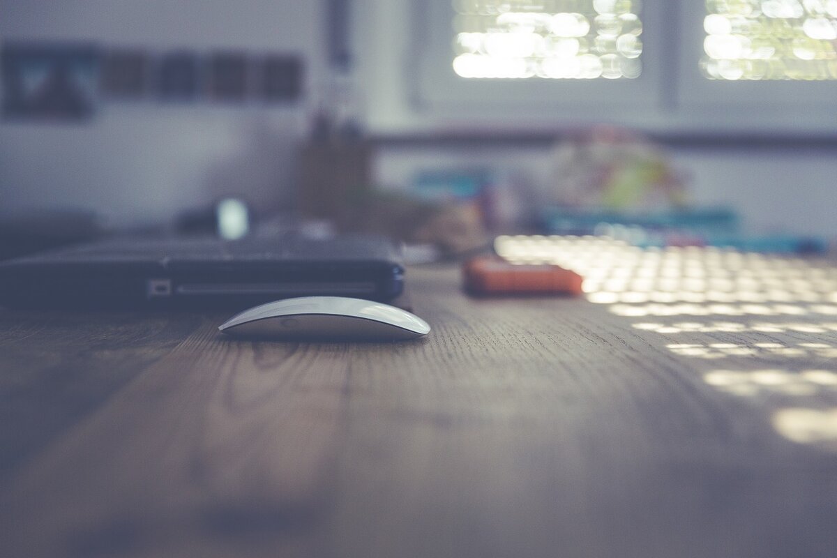 Источник: https://cdn.pixabay.com/photo/2016/07/06/13/21/office-1500461_1280.jpg