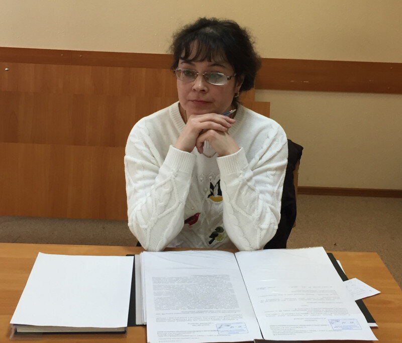 Опытного психолога смутила фраза — «на следующий день школьница боялась идти в школу. Как оказалось, не зря — 23 ноября к 6-класснице подошла школьный психолог, сделав замечания о том, что из-за нее ученица старшего класса пришла на уроки с цветными волосами».