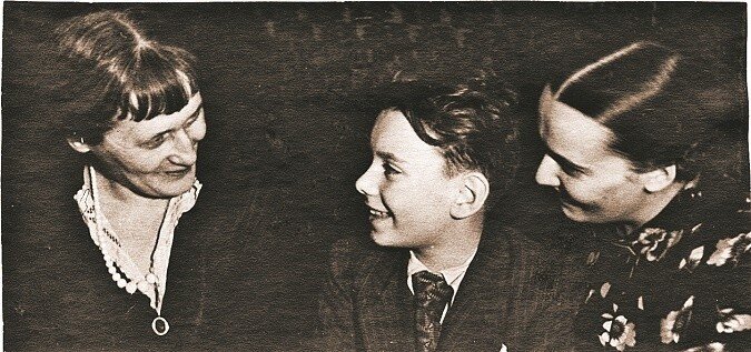 Алеша с мамой и Ахматовой