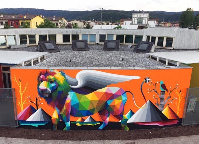 На иллюстрациях работы Okuda San Miguel и Antonyo Marest в в итальянском городке Acugnano
 