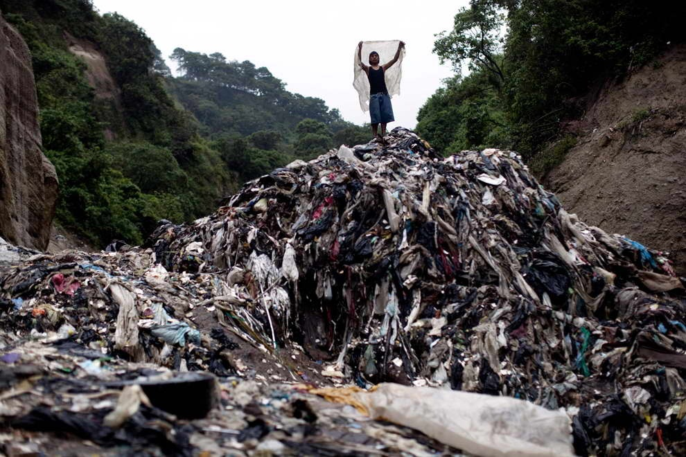 Что произошло в куче. Шахта свалка Гватемала. Огромные мусорные свалки. Свалка гора.