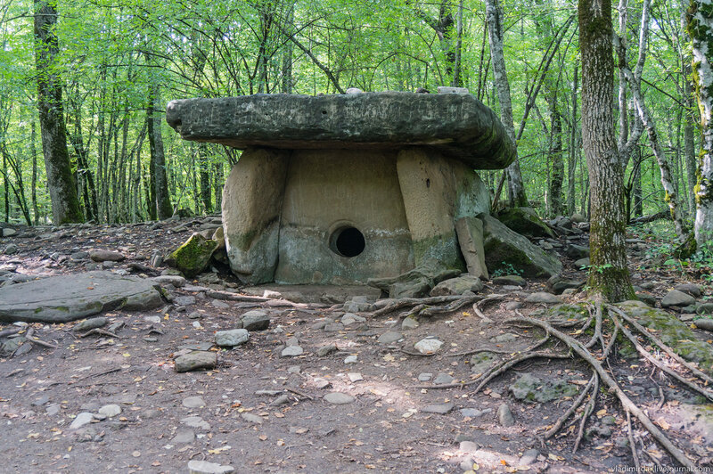 Дольмен пос.Пшада