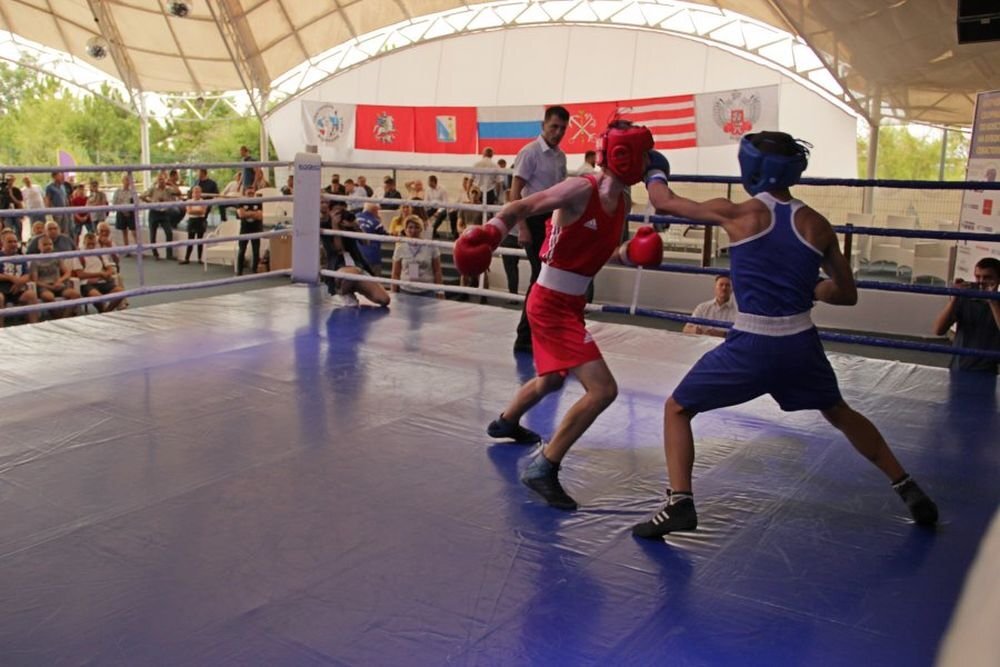  Поединок боксерского турнира Кубок Губернатора Севастополя. Фото: sev.gov.ru.