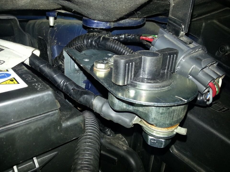 тумблер "масса" на автомобиле.