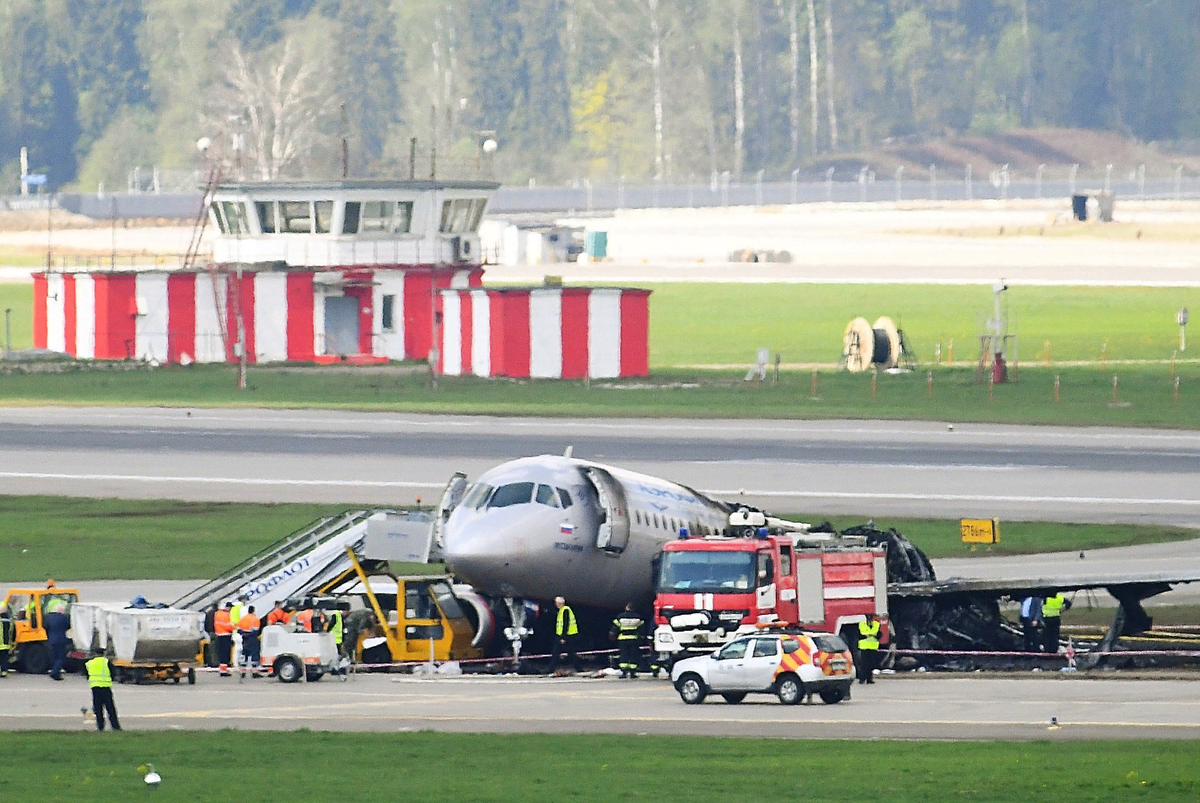 Упал суперджет 2024. SSJ 100 Шереметьево. Суперджет 100 Шереметьево. Катастрофа Суперджет 100 в Шереметьево. Катастрофа SSJ 100 В Шереметьево.