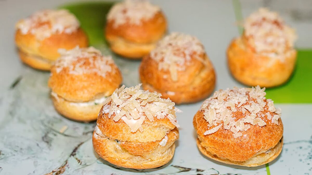 Заварные сырные пирожные