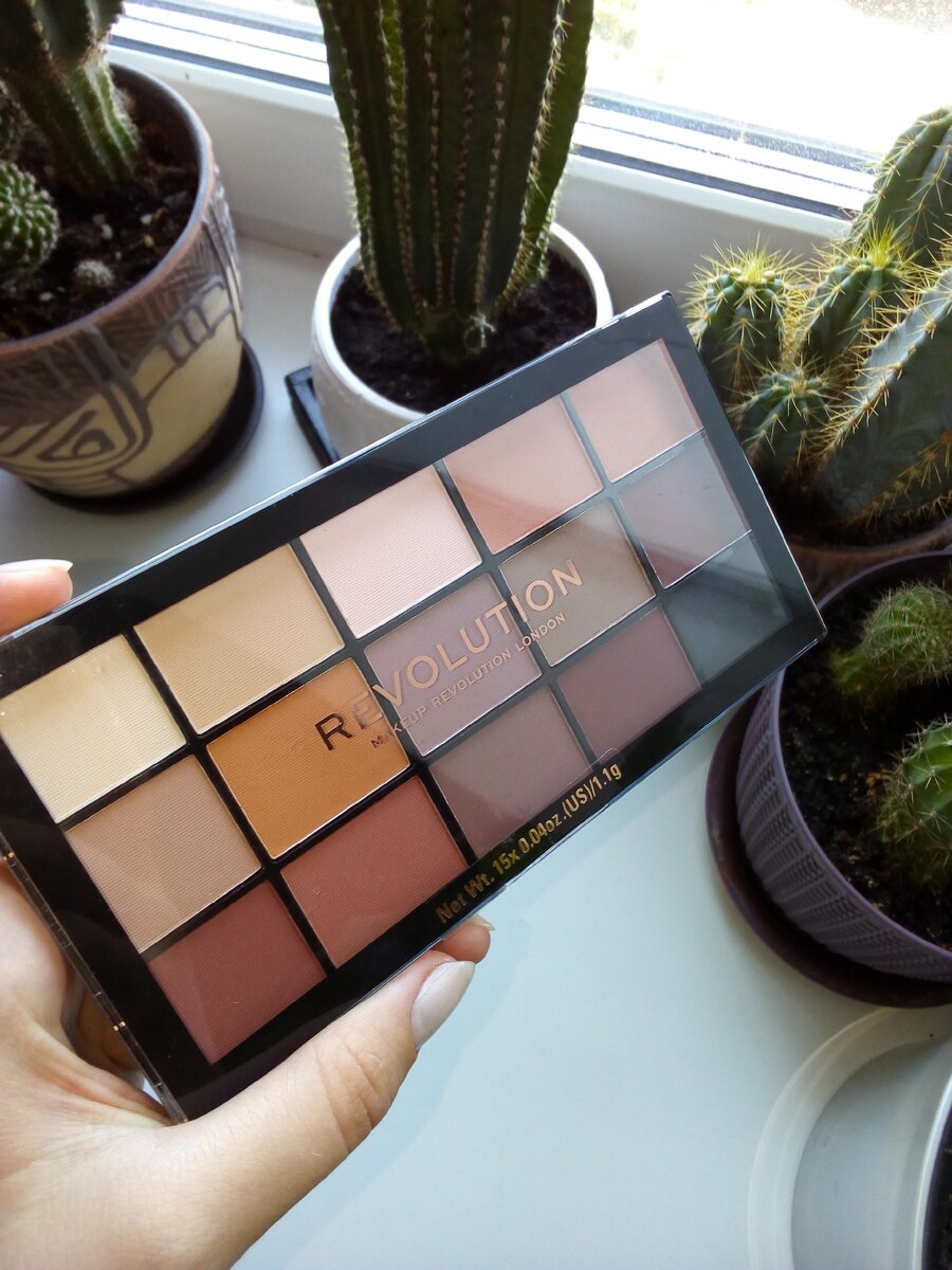Палетка теней от Make up revolution