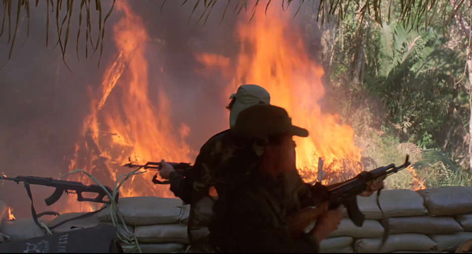 Все коммунистические повстанцы бегают с АКМ