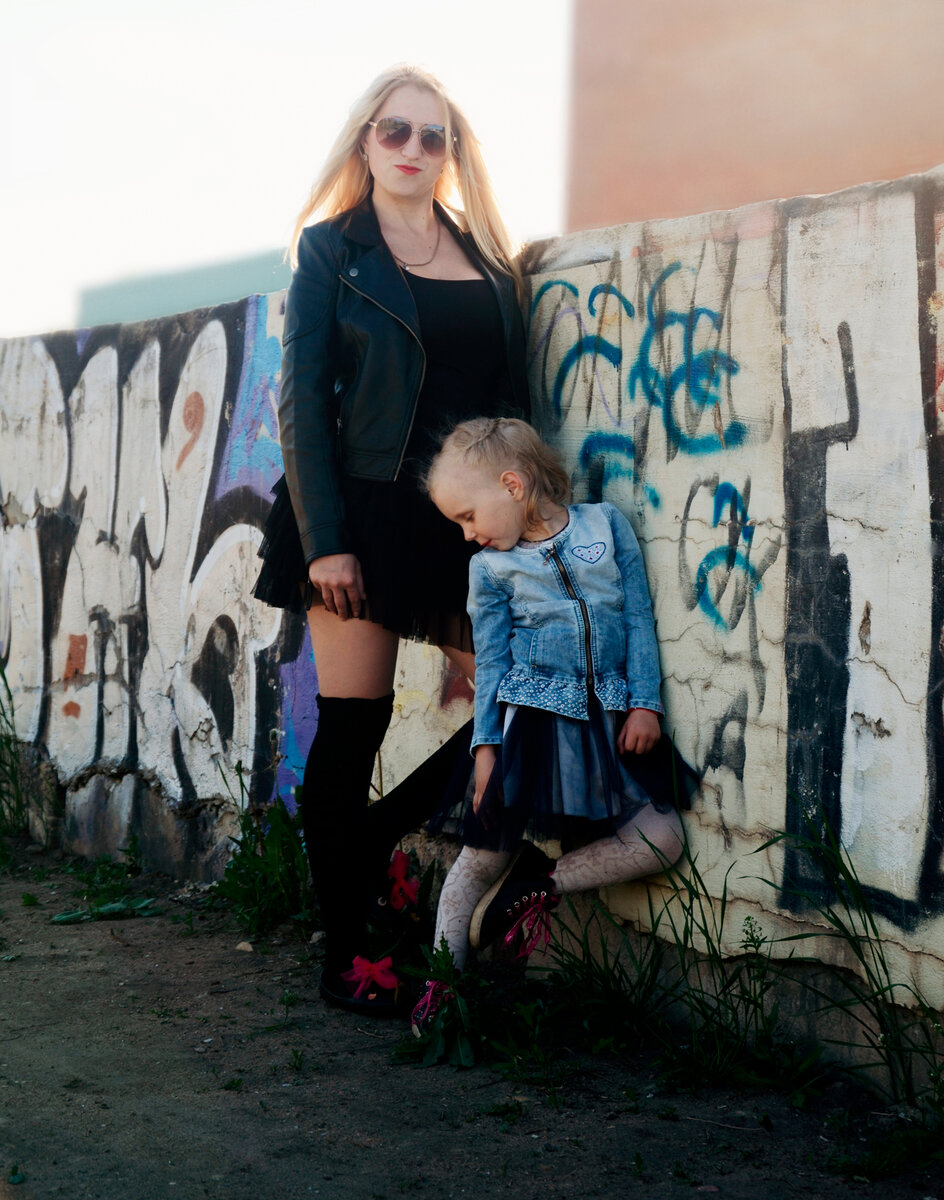 Кристина и Яна на городской фотосессии