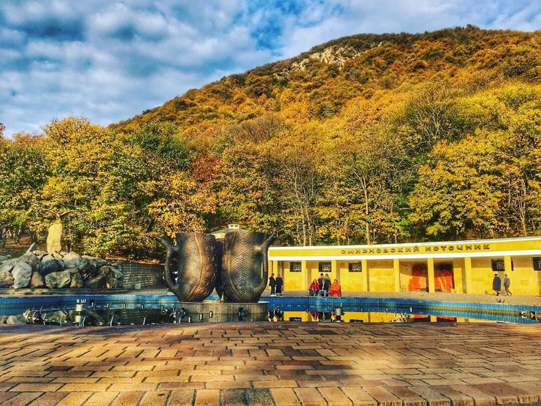 Какая вода в железноводске. Минеральные воды Железноводска, Железноводск,. Минеральные воды Кисловодск. Курортный парк Железноводск ноябрь. Кавказские Минеральные воды Кисловодск.