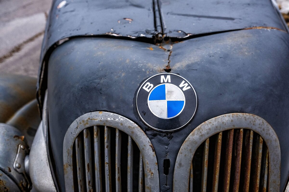 BMW со значком Мерседес