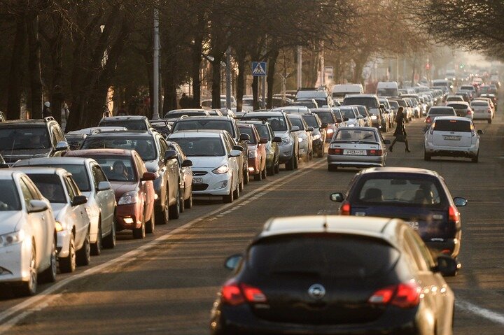 Пробки на дорогах краснодара. Пробки Краснодар. Пробки города Краснодар. Пробки Краснодарский край. Краснодар машины на улице.