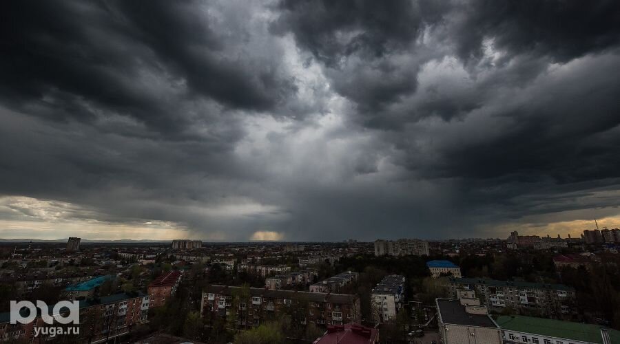 Тучи над Краснодаром © Фото Елены Синеок, Юга.ру