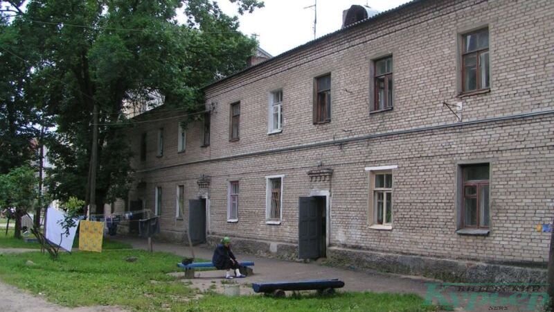 2009 год. Скамеечки во дворе на улице Чапаева. Фото: Сергей Мартинович