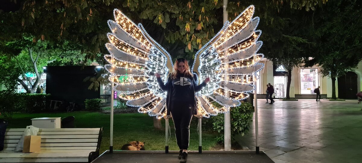 Крылышки Ангела на набережной Ялты