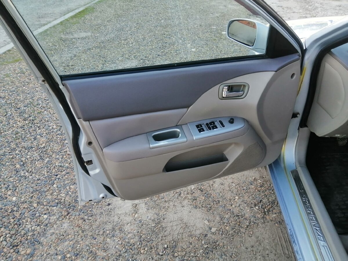 Хороший клиренс, просторный кожаный салон и огромный багажник, надежный мотор и КПП, машину 2010 года можно купить за 180 000р