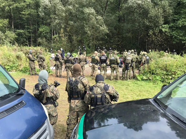 Пограничная служба у города Уснарз-Гурны у Крынека / Infor.pl / Лукаш Беляк 