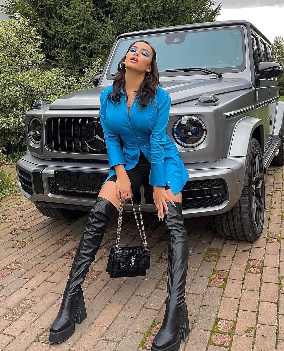 Купила себе Mercedes G63