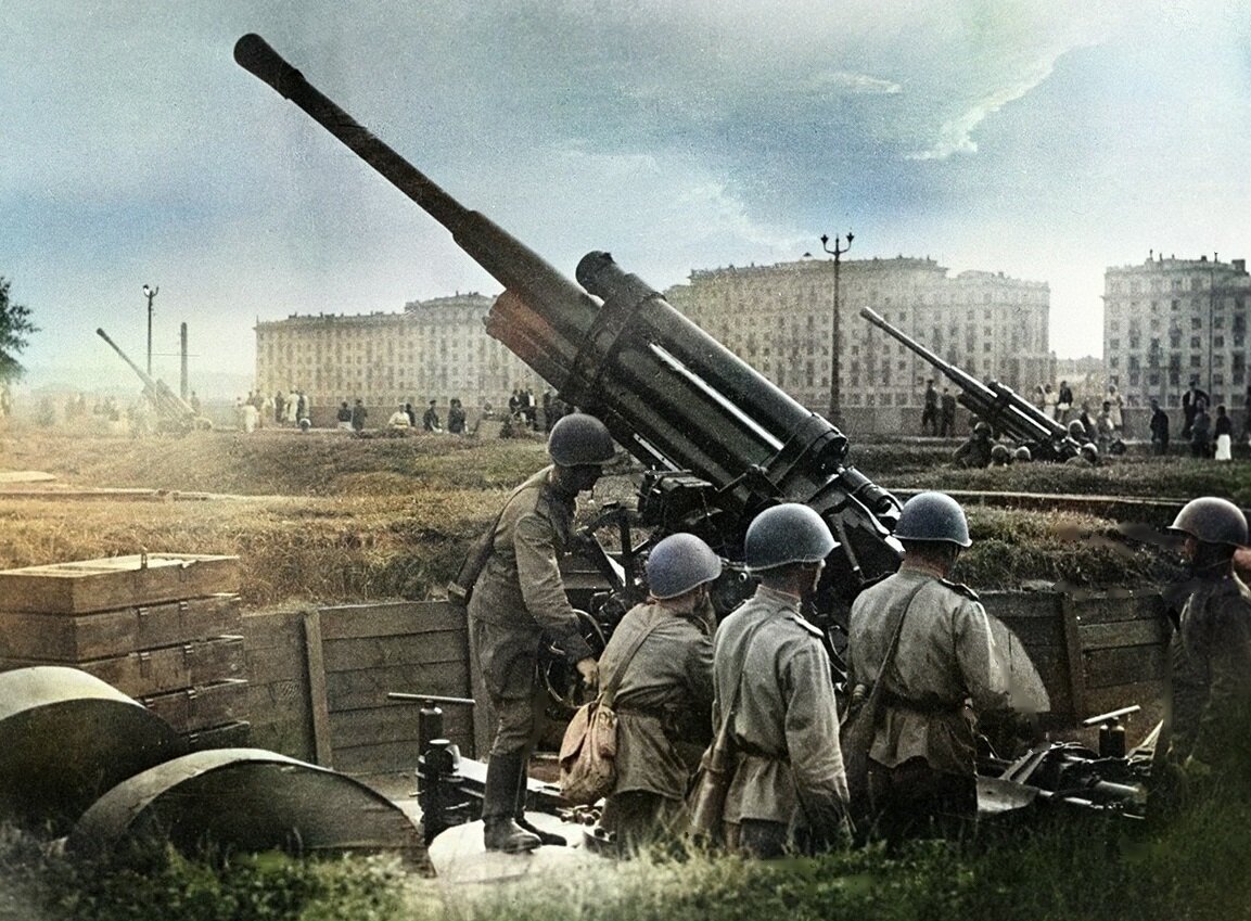 Московские зенитчики.                                                                                                            Фото из свободного доступа доработанное автором. Яндекс картинки.