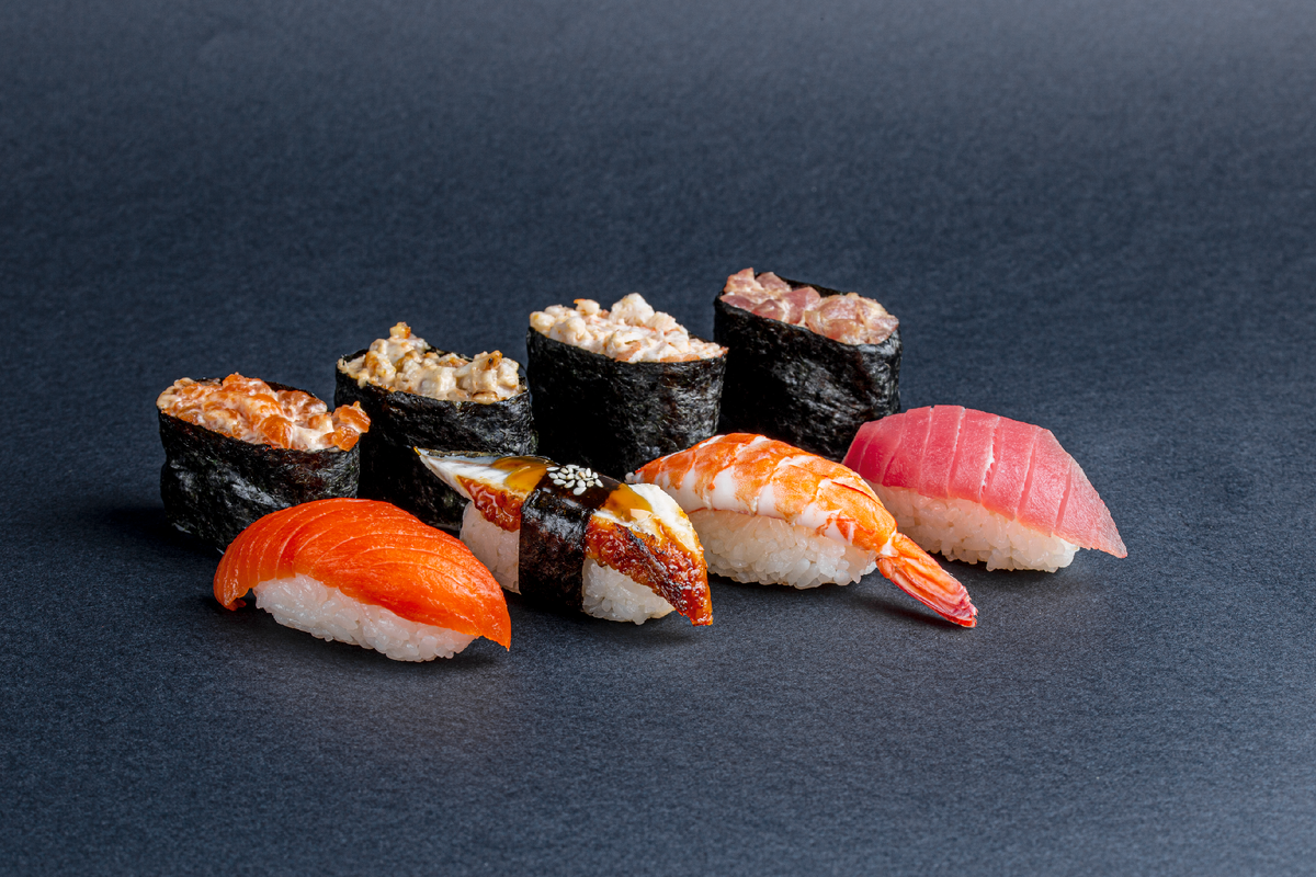 Суши т роллы разница. Чем отличается роллы от суши ответ. Суши отличаются от роллов. Различие между сушами и роллами. Интересные роллы.