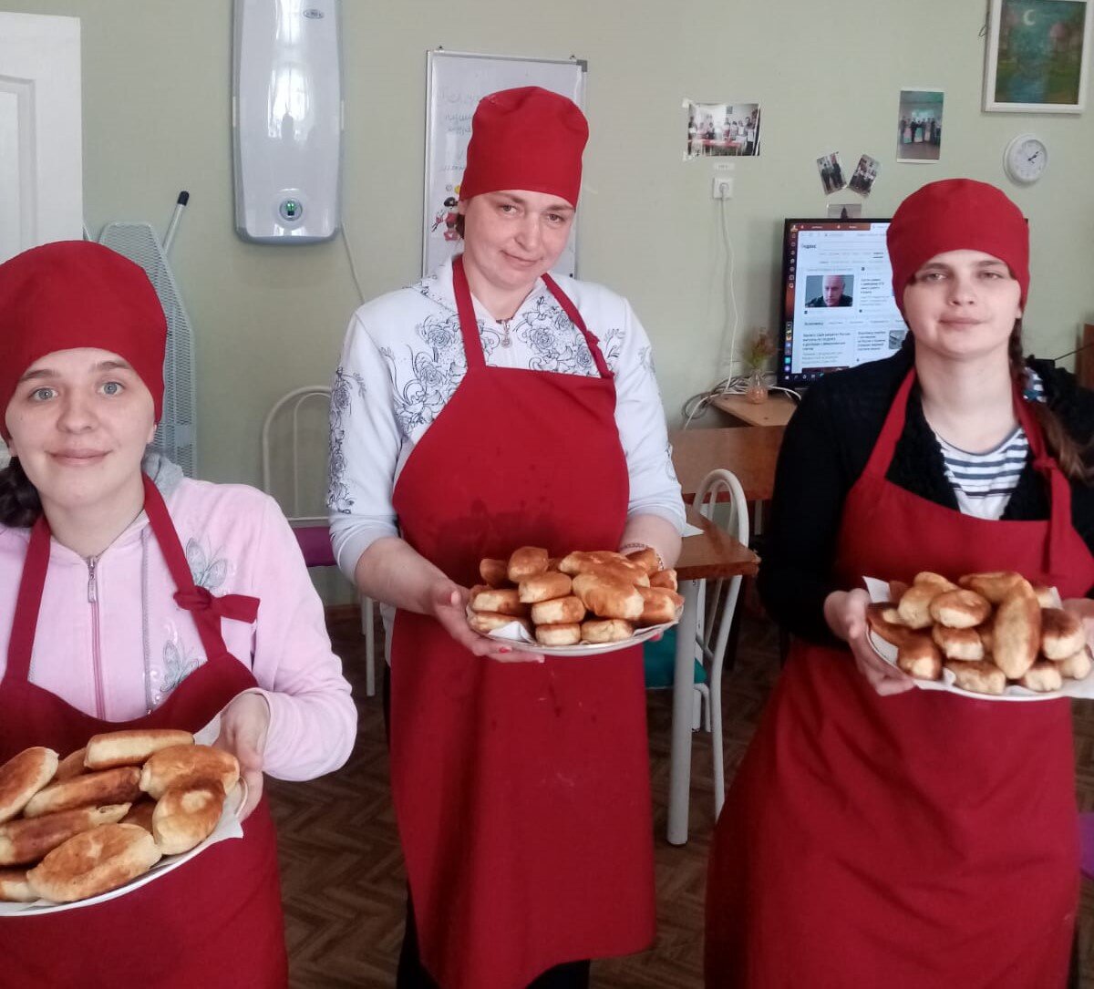 Первый в жизни пирожок — надежда однажды справиться с собственным домом |  Фонд «Старость в радость» | Дзен