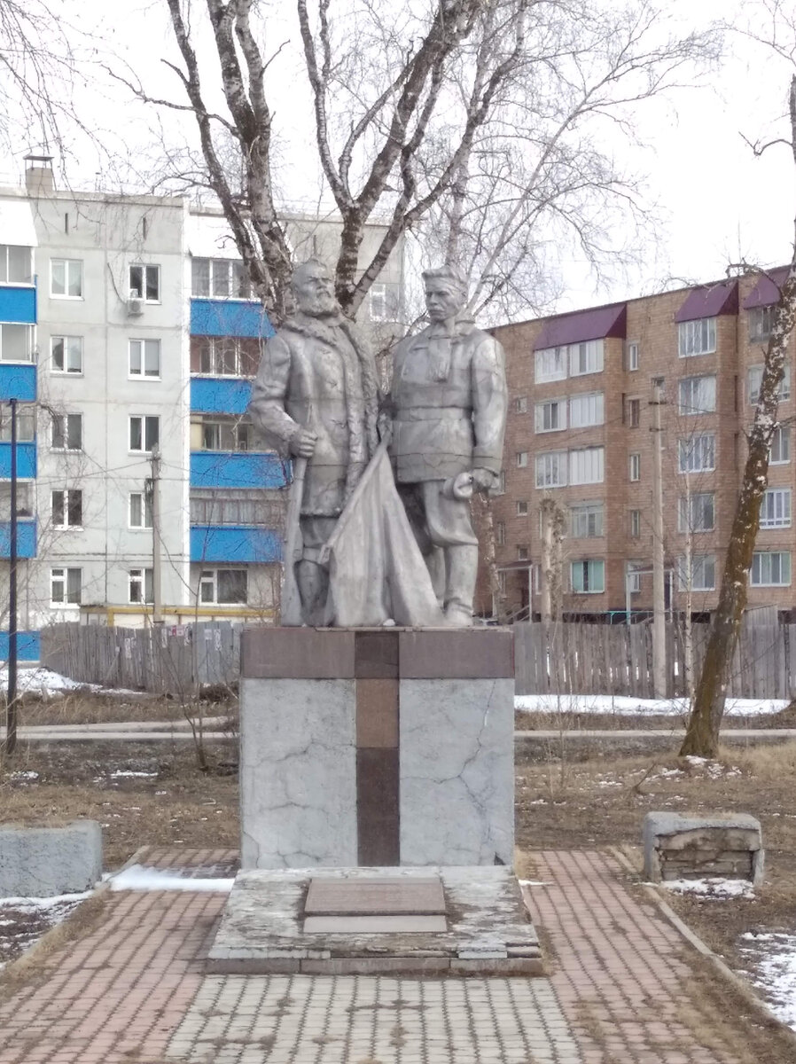 Памятник жертвам Сережского восстания, зверских убитыми повстанцами в ноябре 1920 г.