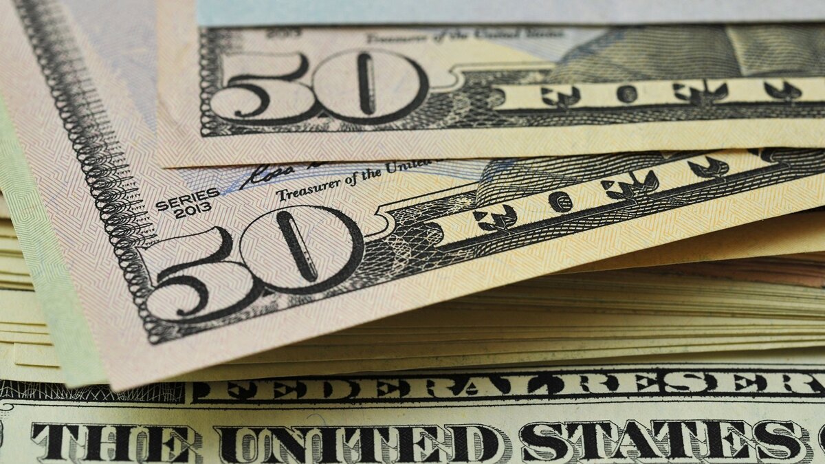    Банкноты номиналом 50 долларов США© РИА Новости . Алексей Сухоруков