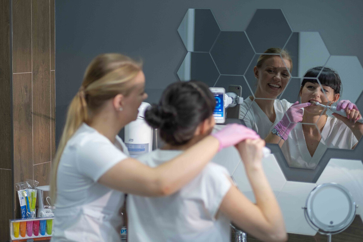 Постановка мануальной техники чистки зубов в Astra Dental Clinic.