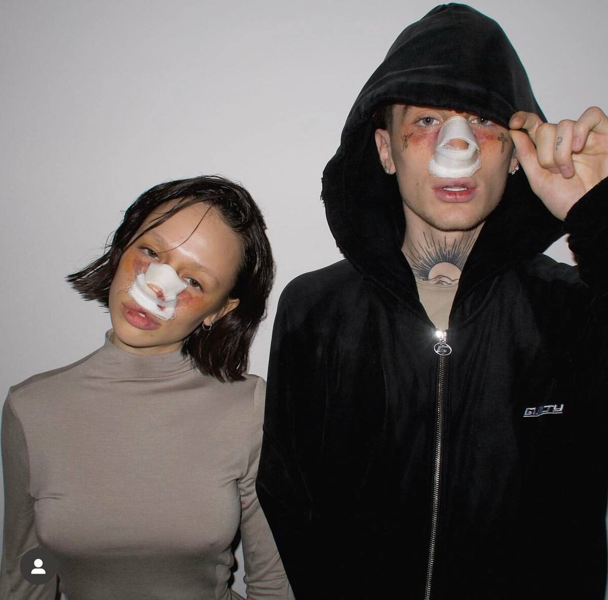 В сети появилось совместное фото Даши Инстасамки со своим парнем Олегом,на фото явно видно что у пары появились координатные изменения во внешности..