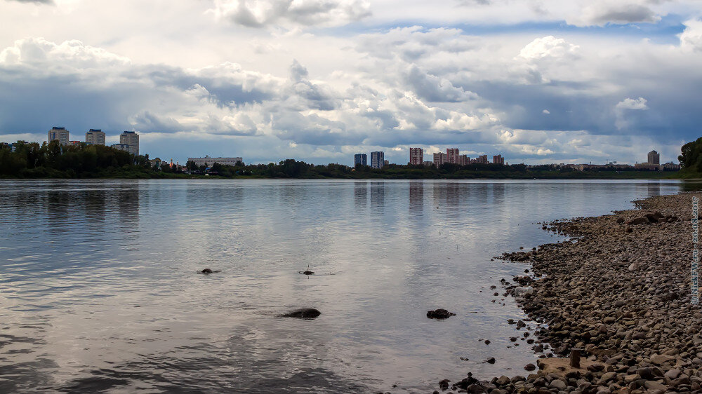 2. Вид на левый берег от Кузбасского моста © NickFW.ru — 20.08.2017г.