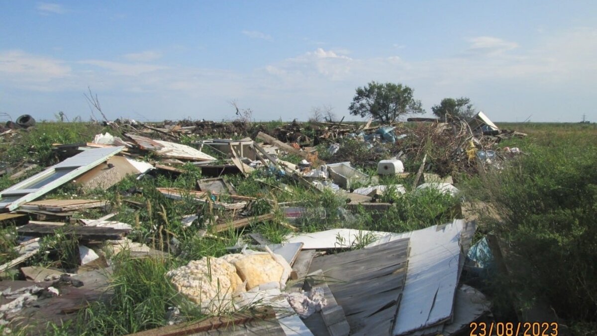     Горы мусора нашли на территории полигона ТКО в Ленинском округе во время проверки.