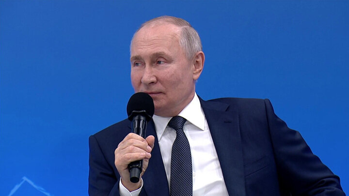 Владимир Путин спасет мир от хищного диктата США и Европы. Фото: Joku Perse